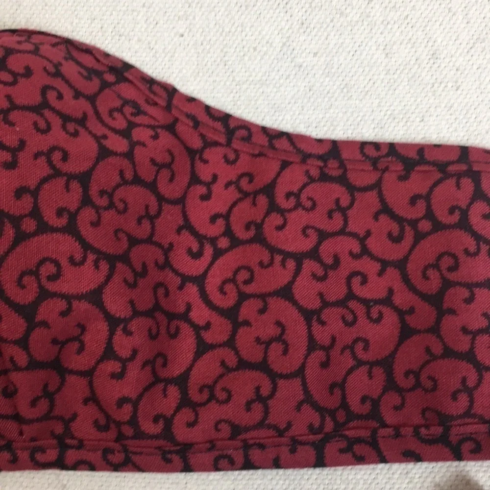 Red/black Swirl Fitted Fabric Face mask pocket